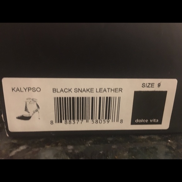 Size 9 heels - Picture 6 of 7